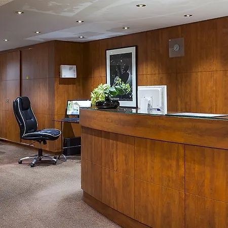 Отель Sky Charles De Gaulle 3*