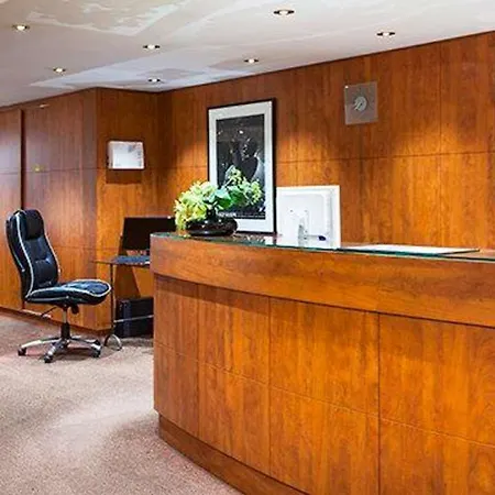 Sky Charles De Gaulle 3* Гуссенвиль