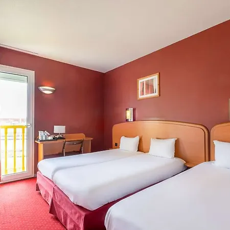 Sky Charles De Gaulle 3*
