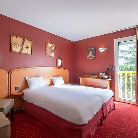 Sky Charles De Gaulle Отель 3*