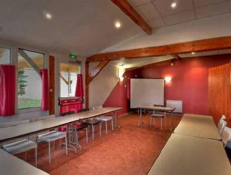 Sky Goussainville Charles De Gaulle 3*